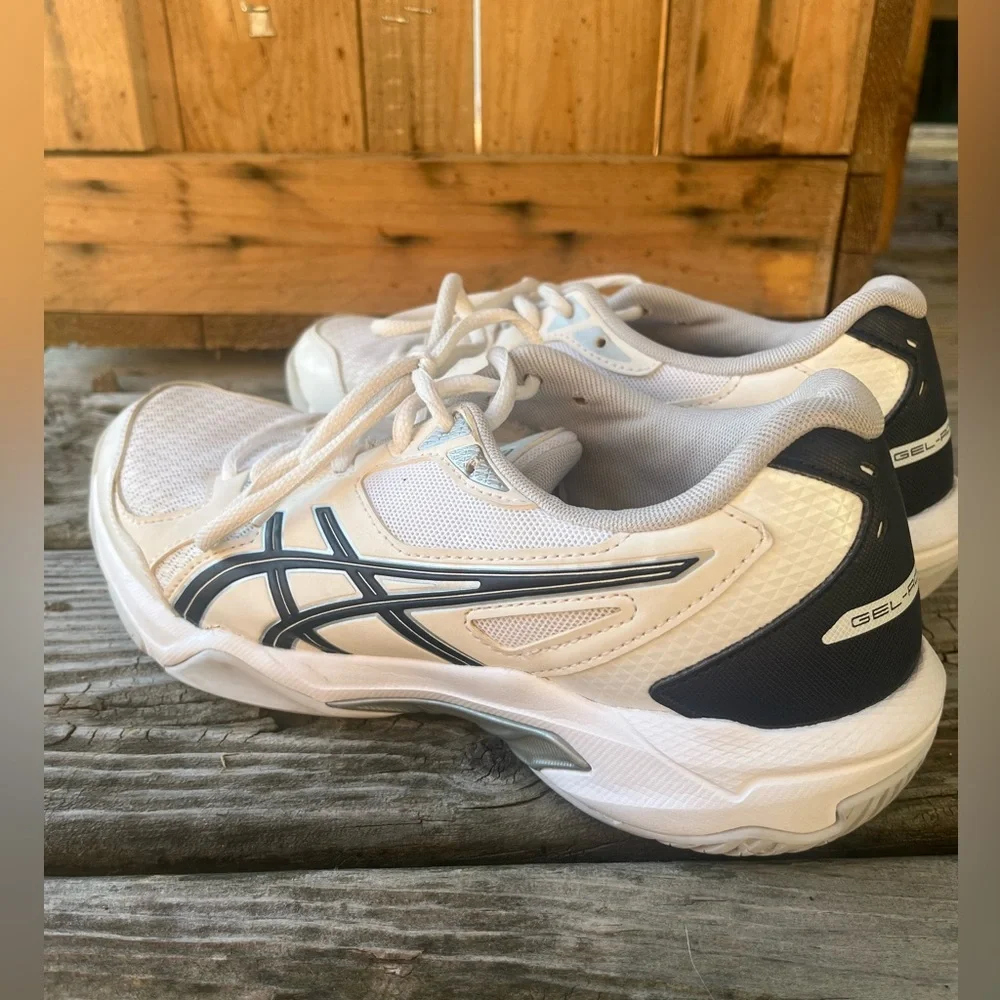 ASICS Women's White, Navy, Silver Athletic Volleyball Sneakers Sz 8